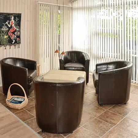 Dom wakacyjny 4 Bedroom Amazing In Henne Henne Strand
