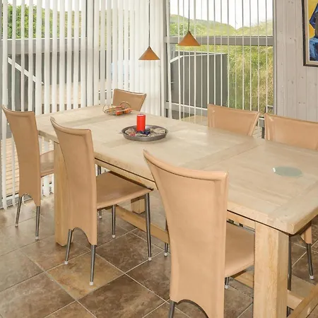 4 Bedroom Amazing In Henne Dom wakacyjny