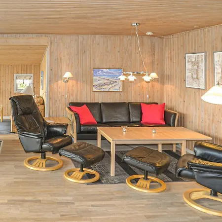 Dom wakacyjny 4 Bedroom Amazing In Henne Henne Strand