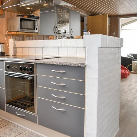 Dom wakacyjny 4 Bedroom Amazing In Henne *