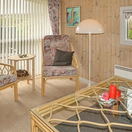 Dom wakacyjny 4 Bedroom Amazing In Henne Henne Strand